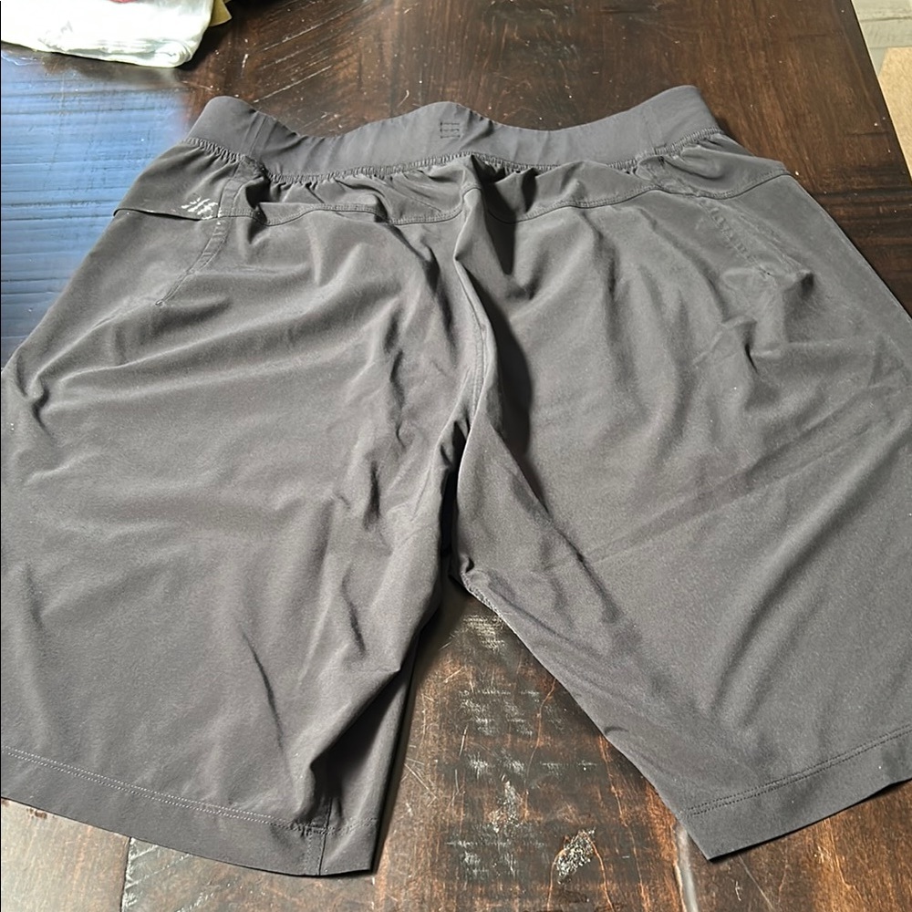 Lululemon Athletica Black Athletic Shorts Lightweight Quick-Drying Size L